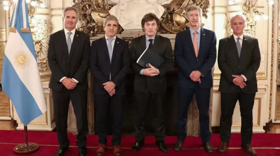 El equipo económico de Caputo también viaja a EEUU