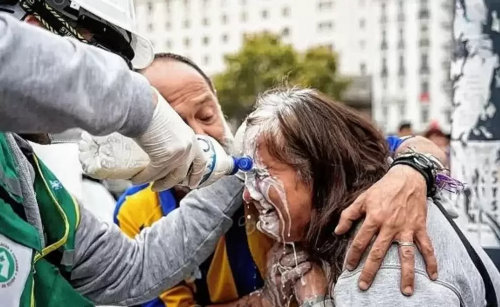 Docentes universitarios y jubilados toman las calles: Bullrich promete una jornada sangrienta y represiva