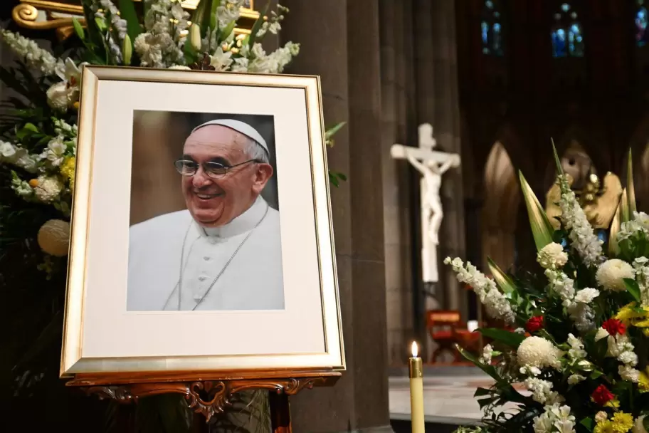 Cientos de miles de fieles despiden al Papa Francisco