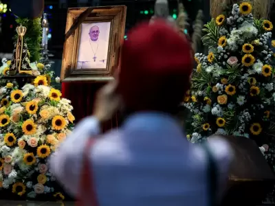 Cientos de miles de fieles despiden al Papa Francisco