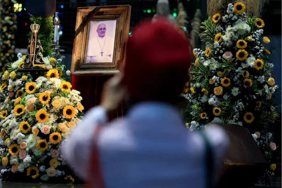 Cientos de miles de fieles despiden al Papa Francisco