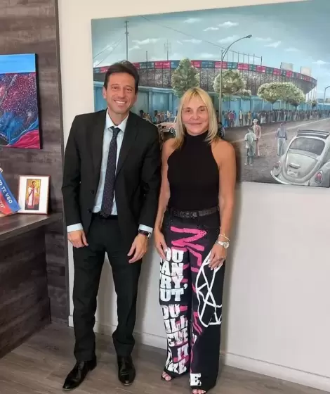 El presidente de San Lorenzo, Marcelo Moretti, junto a María José Scottini.