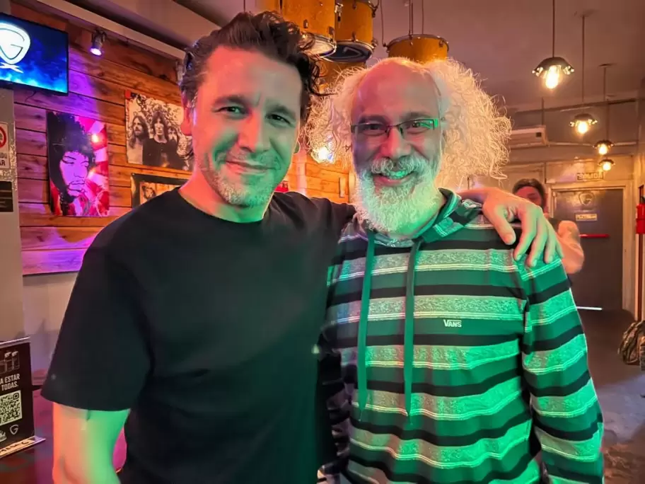 Emmanuel Danann, condenado a cumplir tareas comunitarias por violencia de género, junto al incel más antiguo