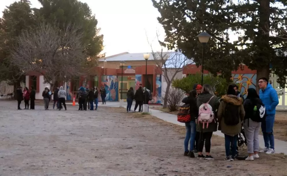 Terror por lo que le hicieron una madre y su hija a una profesora: "Los docentes tienen miedo de asistir a la escuela"