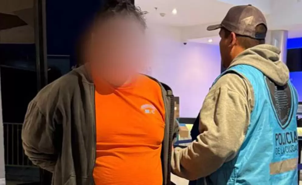 Horror en el cine: detienen a un hombre por abusar de una niña de 12 años en una sala de Liniers