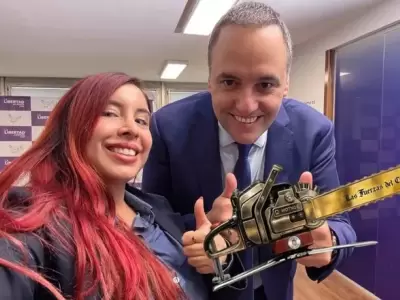 Macarena Jimena Rodríguez está señala como community manager de Manuel Adorni.