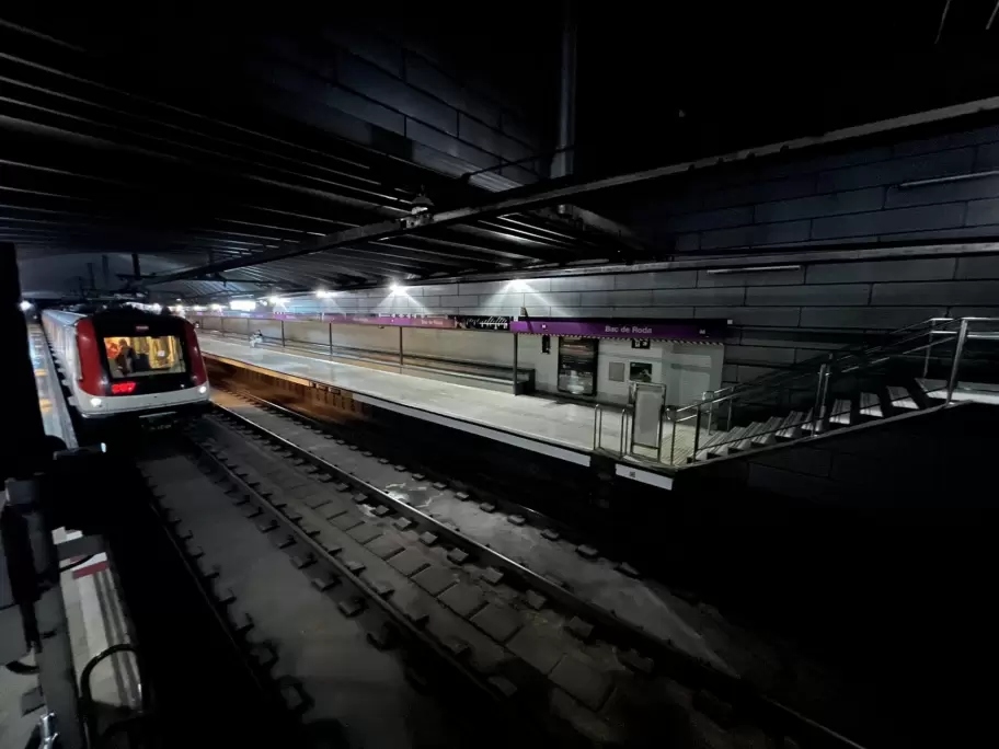 La lnea de metro de Barcelona, sin servicio por el corte de luz