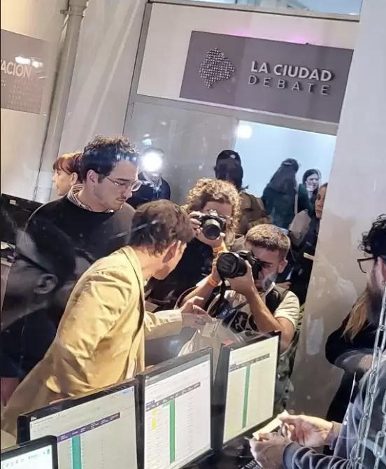 El hecho ocurrió en la antesala del estudio donde se desarrolló el debate
