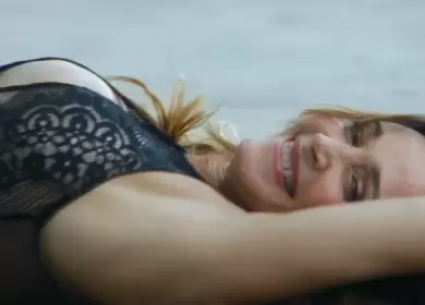 Vero Lozano deslumbró en "Sexy", el nuevo videoclip de Lali Espósito.