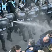 Represin, palos y gases a trabajadores del INTI: adelantan que podran ser despedidos cientos de trabajadores