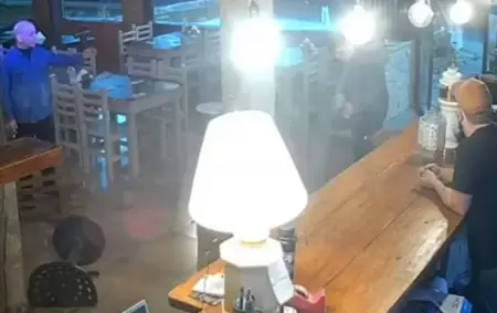 Volvió con una escopeta tras no poder pagar la comida, arrojó balas con la mano y terminó detenido