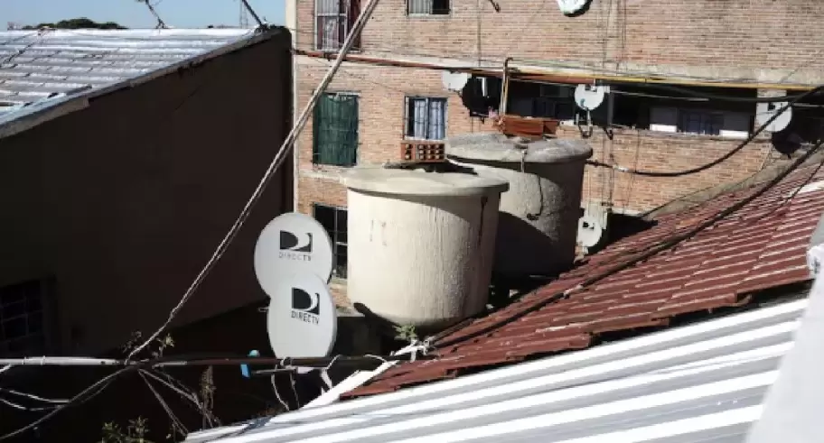 El principal sospechoso es el tanque de agua compartido del edificio