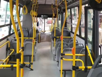 Habr� paro de colectivos desde la medianoche por los salarios adeudados.