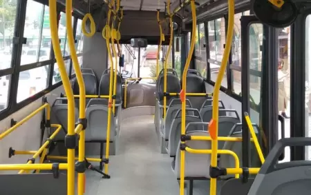 Habr� paro de colectivos desde la medianoche por los salarios adeudados.