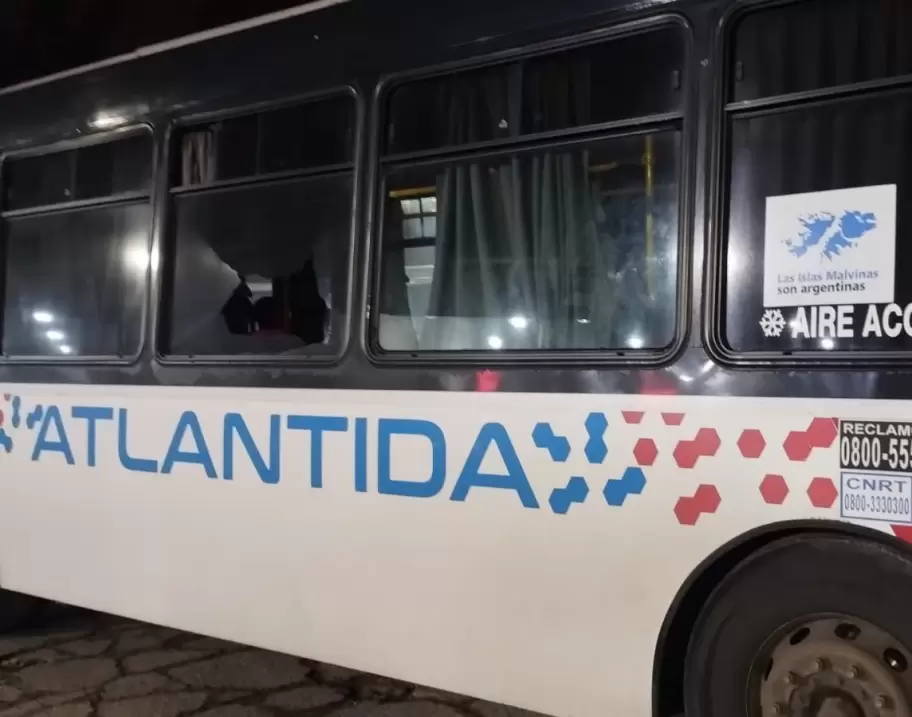 Tensin, piedras y colectivos rotos