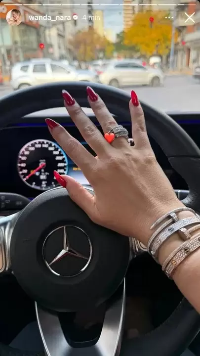 La reaccin de Wanda Nara al ver que Mauro Icardi le regal un anillo a la China Surez