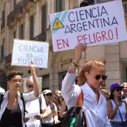 Alarma ante los nuevos recortes del gobierno de Javier Milei en materia de vivienda y ciencia