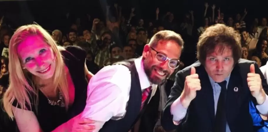 Karina, Diego Sucalesca y Javier Milei, cuando todava haca teatro el actual presidente.