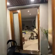 Volvieron de vacaciones y encontraron su casa desvalijada: ¡hasta la carne del freezer se llevaron!