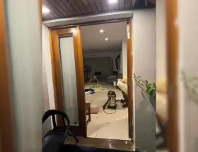 Una familia volvió de un viaje y delincuentes le habían robado hasta la carne del freezer