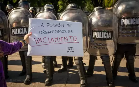Trabajadores del INTI en contra de la fusión con el INTA