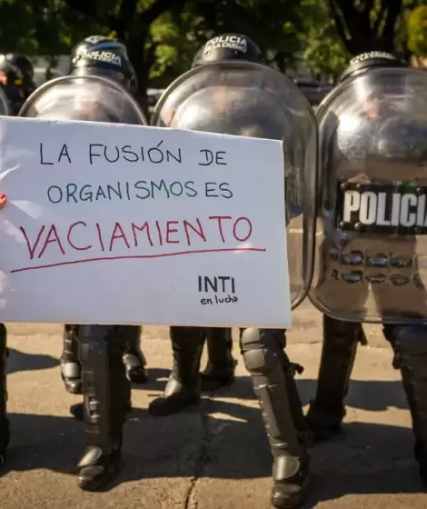 Trabajadores del INTI en contra de la fusión con el INTA