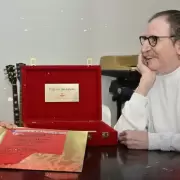 Charly García lo hizo de nuevo: inmortalizó dos de sus obras para la Caja de las Letras del Instituto Cervantes
