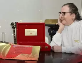 Charly inmortalizó dos de sus obras