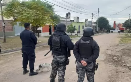 El femicida se atrincheró en su vivienda y finalmente se quitó la vida tras prender fuego el lugar.