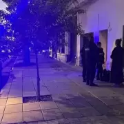 Entró a su casa, intentó abusarla sexualmente, pero ella lo calmó con cigarrillos y Netflix