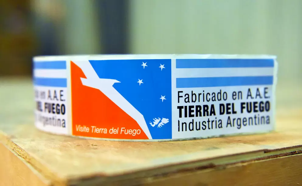 Lado B de la reducción de aranceles a electrónicos importados: Sturzenegger admitió que se perderán 60 mil puestos de trabajo