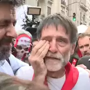 Dos curas villeros fueron reprimidos mientras rezaban: "Se ve que no lo quieren a Dios, no quieren a su pueblo"