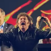 Milei arremetió contra el PRO y Santoro en un cierre de campaña cargado de furia libertaria: "La mierd... del Estado"