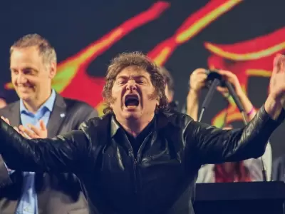 Milei arremetió contra el PRO y Santoro en un cierre de campaña cargado de furia libertaria