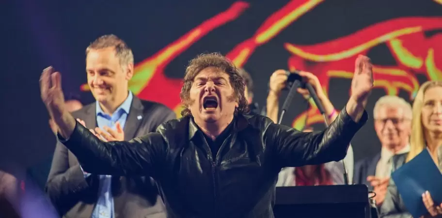 Milei arremetió contra el PRO y Santoro en un cierre de campaña cargado de furia libertaria