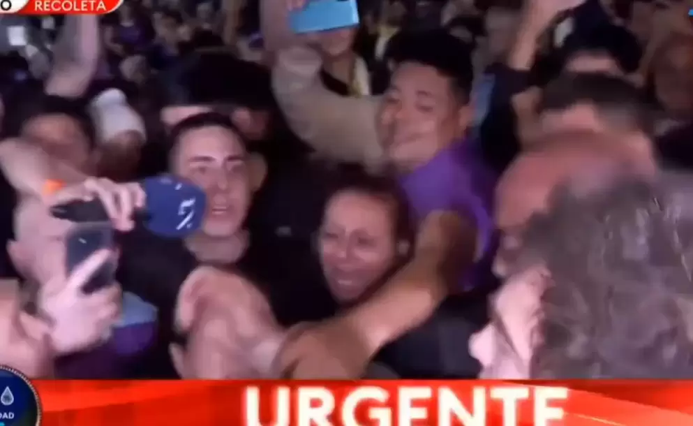 Escándalo en el acto de Adorni y Milei: denuncias por pagos incumplidos y el robo a un periodista en plena transmisión