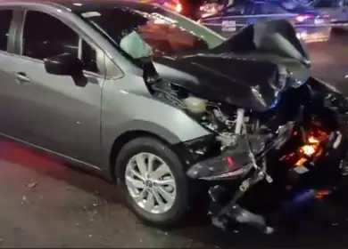 El accidente se produjo luego de que la conductora de uno de los vehículos pasó el semáforo en rojo.