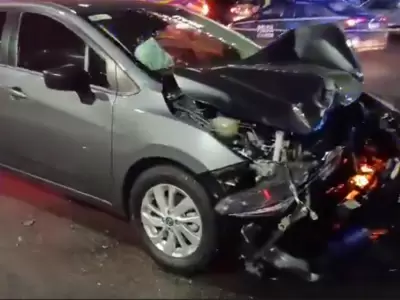 El accidente se produjo luego de que la conductora de uno de los vehículos pasó el semáforo en rojo.