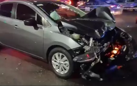 El accidente se produjo luego de que la conductora de uno de los vehículos pasó el semáforo en rojo.