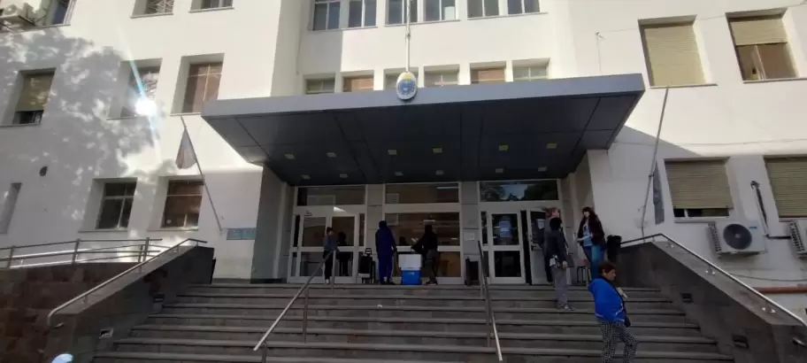 Intentaron robarle el bebé frente al Hospital Regional de Comodoro Rivadavia