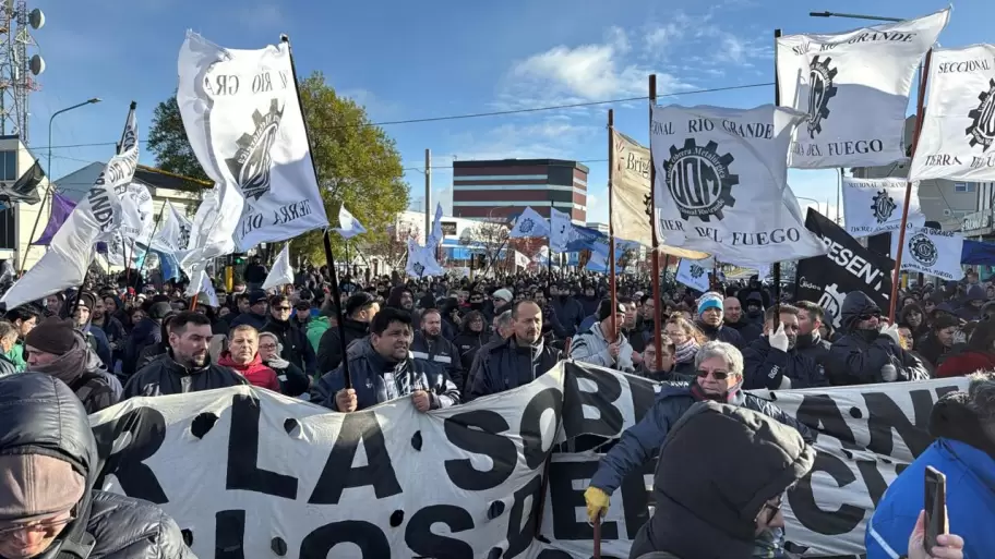 Acatamiento multitudinario al paro de la UOM en el sur del país