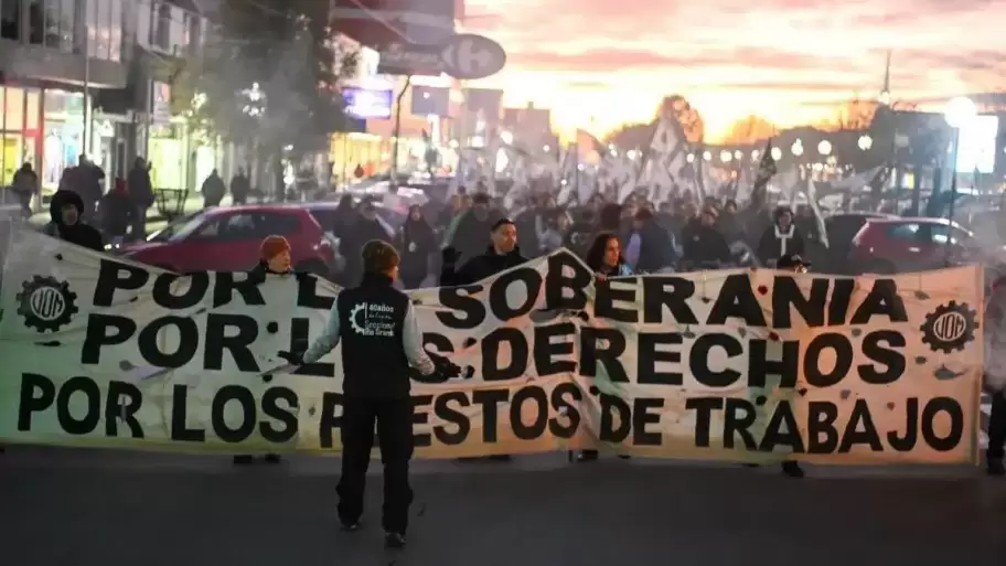 Acatamiento multitudinario al paro de la UOM en el sur del país