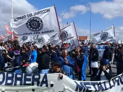 Acatamiento multitudinario al paro de la UOM en el sur del país