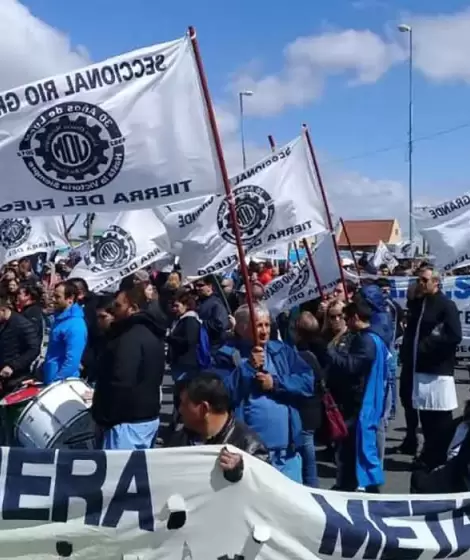Acatamiento multitudinario al paro de la UOM en el sur del país