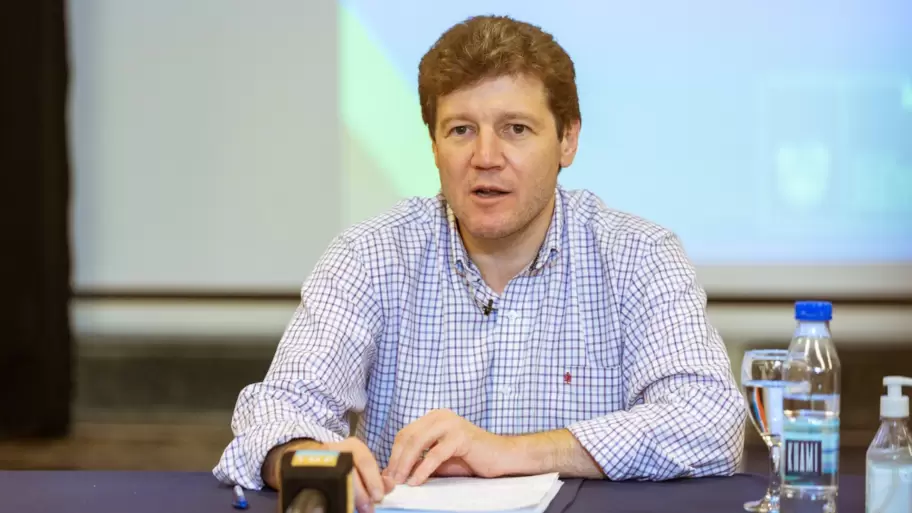 El gobernador Gustavo Melella