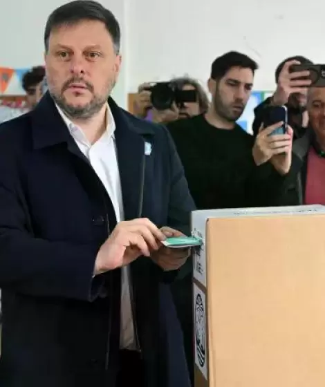 Leandro Santoro votando
