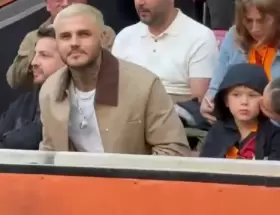 Mauro Icardi junto a "La China" Suárez y Amancio en el estadio del Galatasaray