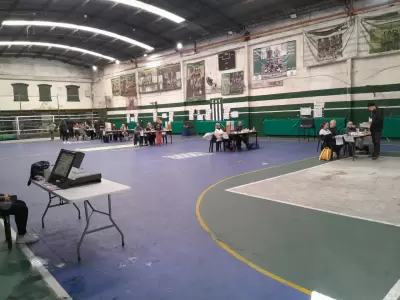 Las colas casi no existieron por la baja participación en las elecciones porteñas.