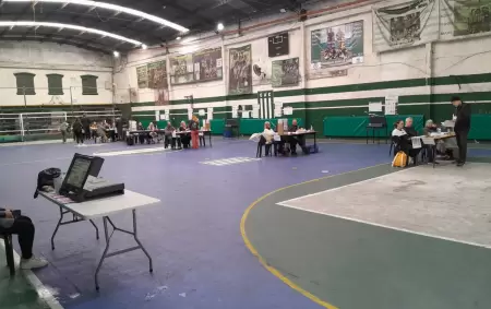 Las colas casi no existieron por la baja participación en las elecciones porteñas.