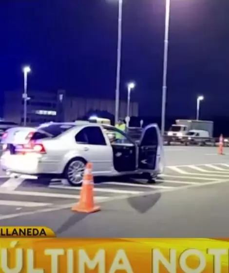 Persecución y choque en la autopista 9 de Julio sur: cinco detenidos y una mujer en grave estado